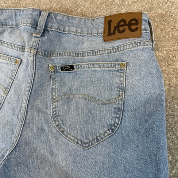 Lee Womens Light Wash Denim Jean Shorts Mid Rise Five Pocket Classic size M* - Picture 5 of 5